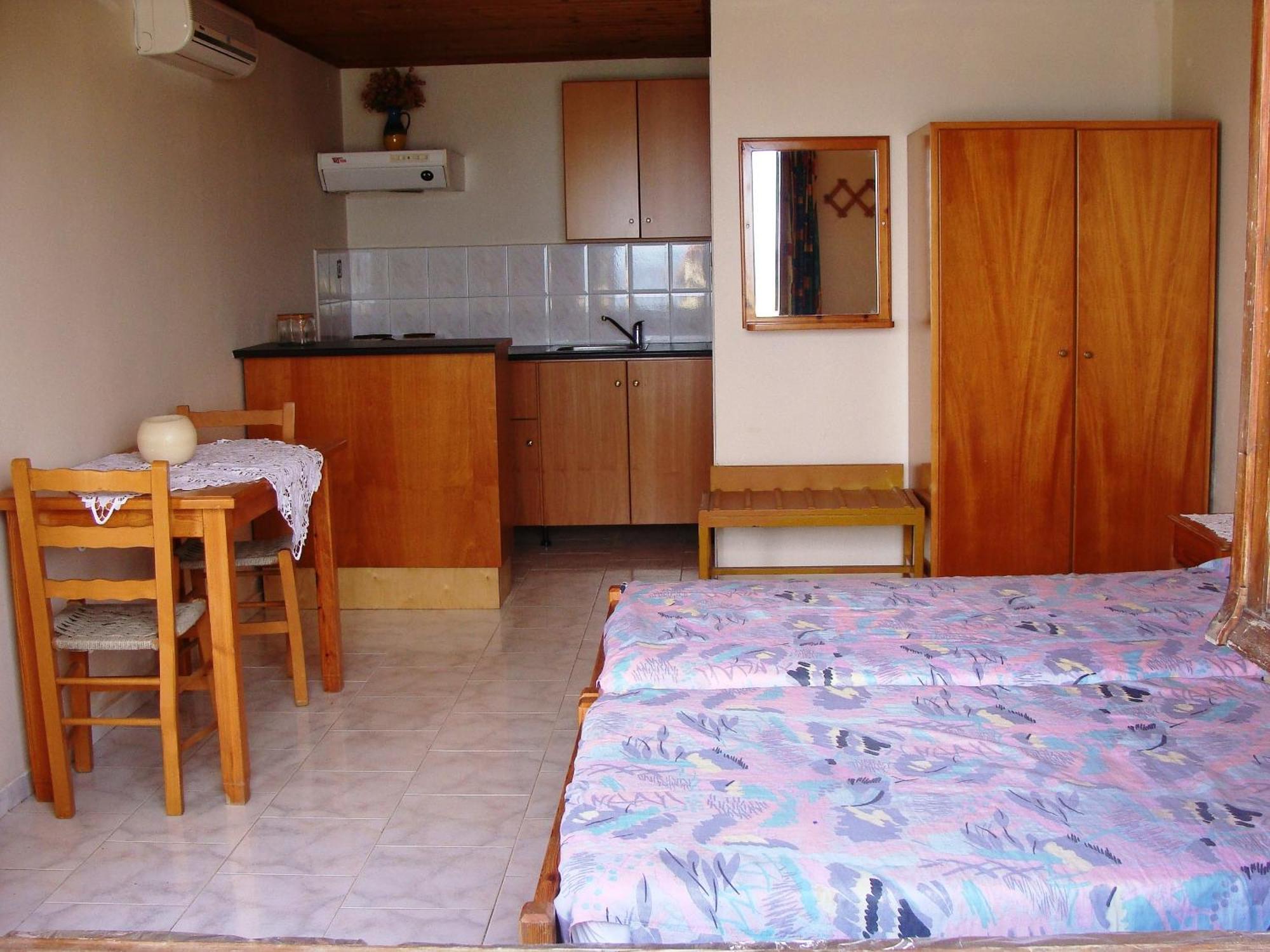 Maria'S Apartments Каливес Номер фото